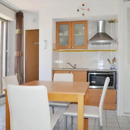 Narbonne, 2 Pieces, 6 Personnes - Fr-1-229b-140 *